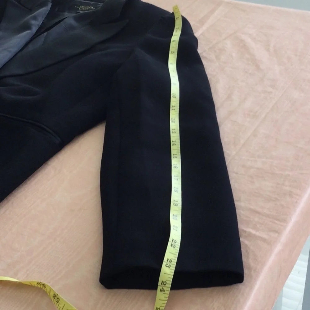 Woman’s Tahari Arthur S. Levine Luxe size 12P color black Dry Clean    #435
